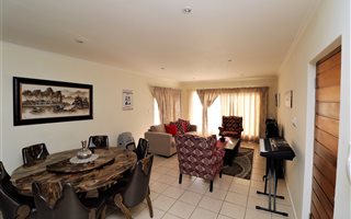 2 Bedroom Apartment in Bryanston West