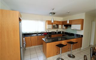 2 Bedroom Apartment in Bryanston West