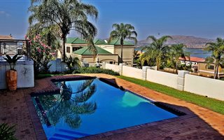 4 Bedroom House in Kosmos Ridge