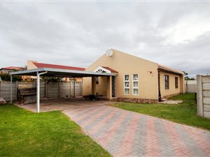 3 Bed House in Overbaakens