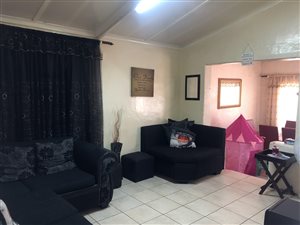 3 Bed House in Westbury