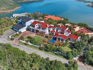 9 Bedroom House in The Heads