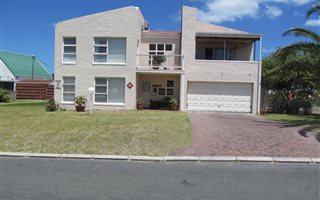 4 Bedroom House in De Kelders