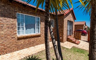 2 Bedroom Townhouse in Honeydew Ridge