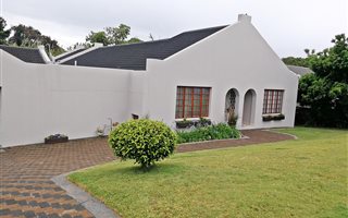 4 Bedroom House in Bonza Bay