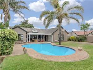 5 Bed House in Brackendowns
