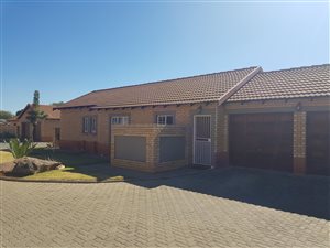 3 Bed Simplex in Wierda Crest Estate
