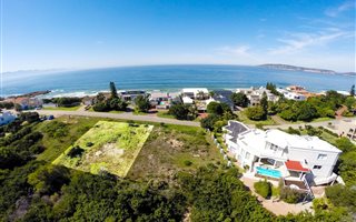 900 m² Land available in Plettenberg Bay