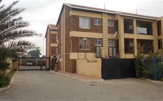 2 Bedroom Townhouse in Ravensklip