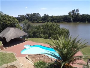 2.4 ha Farm in Lindequesdrif