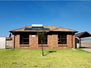 3 Bed House in Clayville