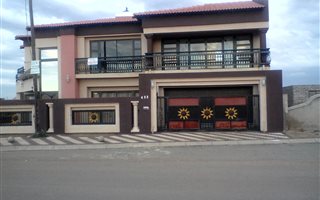 6 Bedroom House in Lakeside