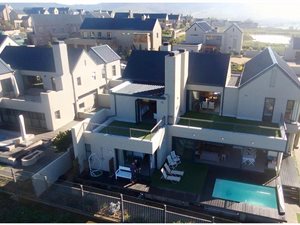 4 Bed House in Longlands Country Estate
