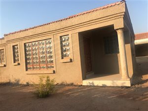 6 Bed House in Flora Park