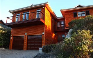 4 Bedroom House in Nature on Sea