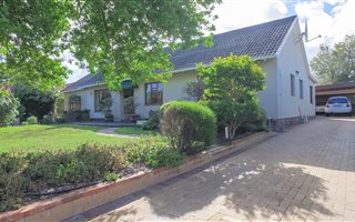 3 Bedroom House in Bergvliet