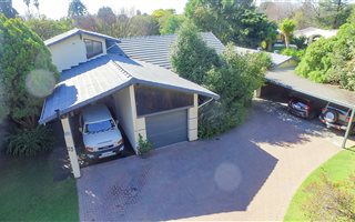 3 Bedroom House in Aston Manor