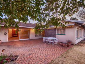 3 Bed House in Dowerglen
