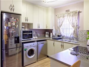 2 Bed Apartment in Vanderbijlpark SE2