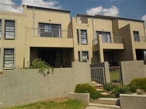 3 Bed Apartment in Paulshof