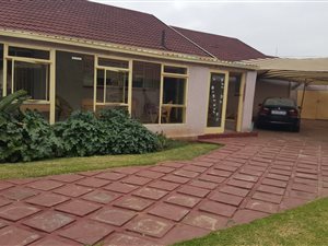 3 Bed House in Falcon Ridge