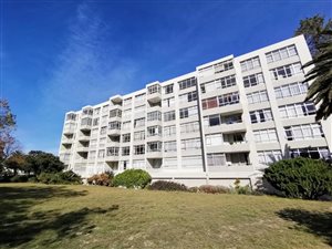 3 Bed Apartment in Wynberg Upper