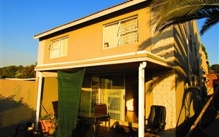 2 Bedroom Townhouse in Kensington