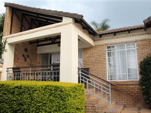 3 Bed Simplex in Moreleta Park