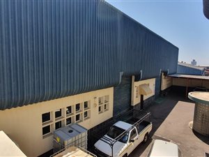 1050 m² Industrial space in Jacobs