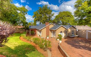 4 Bedroom House in Weltevreden Park