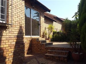 2 Bed Townhouse in Ruimsig