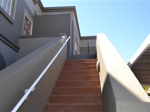 3 Bed Apartment in Roodekrans