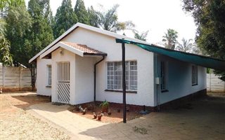 2 Bedroom Garden Cottage in Weltevreden Park
