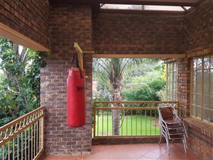 6 Bedroom House in Highveld