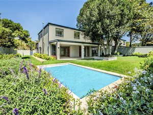 5 Bed House in Constantia Upper