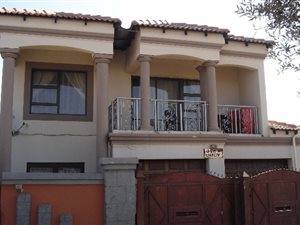 5 Bed House in Nellmapius