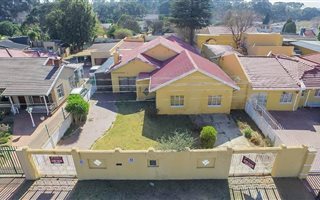 4 Bedroom House in Robertsham