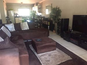 2 Bed Flat in Lombardy East