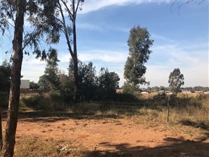 4047 m² Land available in Highbury