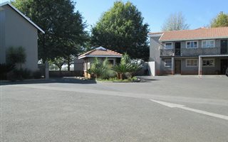 1 Bedroom Townhouse in Brenthurst