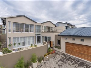 4 Bed House in Waterfall Country Village