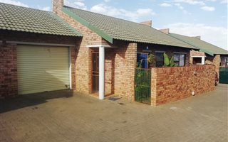 2 Bedroom Townhouse in Generaal De Wet