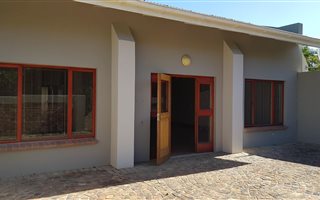 3 Bedroom Townhouse in Kingswood
