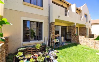 1 Bedroom Townhouse in Esther Park