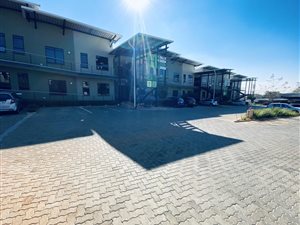100 m² Commercial space in Die Wilgers