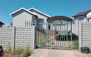 3 Bedroom House in Mahube Valley