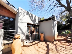 360 m² Commercial space in Val de Grace