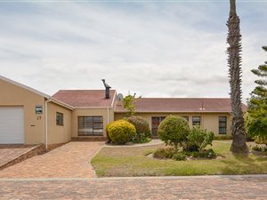 4 Bed House in Duynefontein
