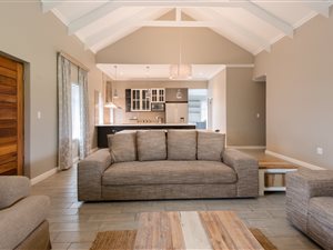 5 Bedroom House in Kraaibosch
