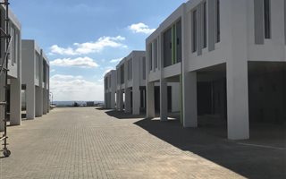 296 m² Industrial space in Clayville